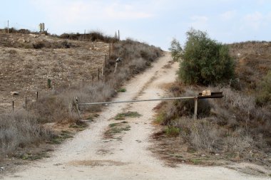 mesafe içine yol açar 