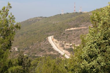 mesafe içine yol açar 