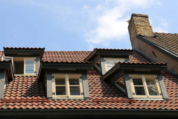 Les fenêtres sont les yeux à la maison — Photo