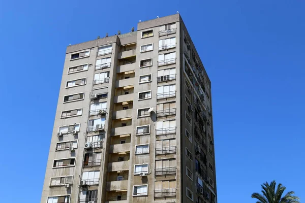 Las ventanas son los ojos en casa — Foto de Stock