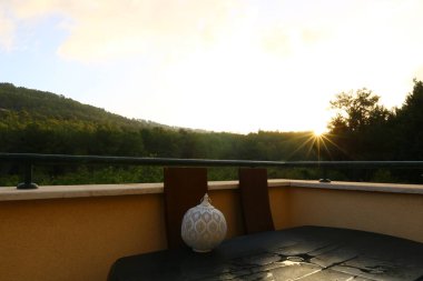 Dağlarda gün doğumu 