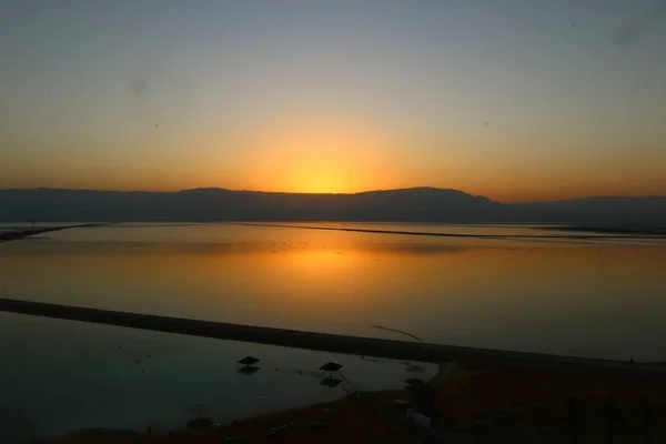 Схід сонця в Мертвому морі — стокове фото