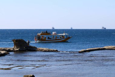 Antik Akko-denizde eski bir kale 