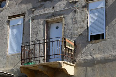 Antik Akko-denizde eski bir kale 