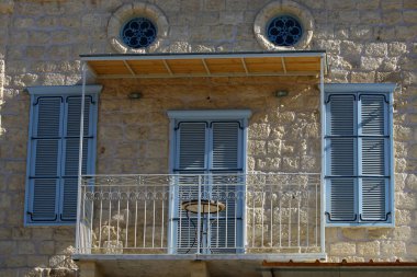 Antik Akko-denizde eski bir kale 