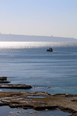 Antik Akko-denizde eski bir kale 