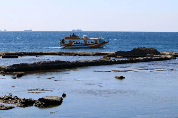 Antik Akko-denizde eski bir kale 