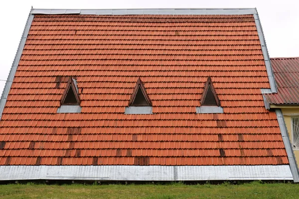 Toit - construction sur le toit du bâtiment — Photo