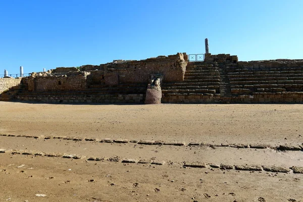 Cesareia - cidade antiga, localizada na costa mediterrânea de Israel . — Fotografia de Stock