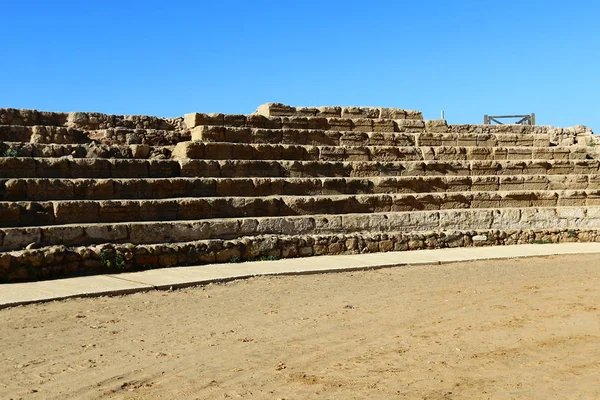 Kaisarea - kota kuno, terletak di pantai Mediterania Israel . — Stok Foto