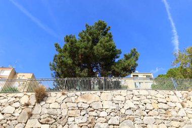 her zaman Sınırdaki telleri 