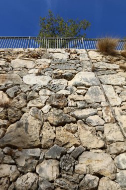 her zaman Sınırdaki telleri 