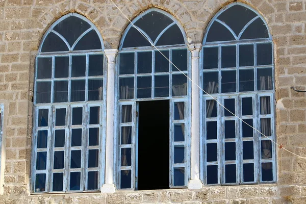 Ventanas y balcones en Haifa —  Fotos de Stock