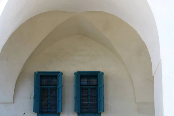 Ventanas y balcones en Haifa — Foto de Stock