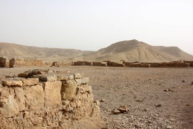 kıyı boyunca taşlar 