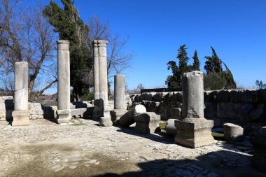 Eski sinagog Baram Milli Parkı'nda. 