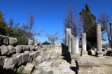 Eski sinagog Baram Milli Parkı'nda. 