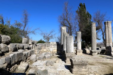 Eski sinagog Baram Milli Parkı'nda. 