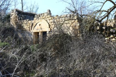 Eski sinagog Baram Milli Parkı'nda. 