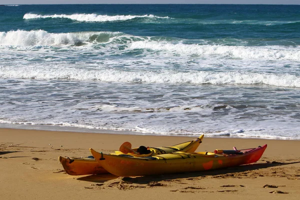 海滩上的皮划艇 — 图库照片