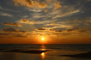 Akdeniz 'de gün batımı 