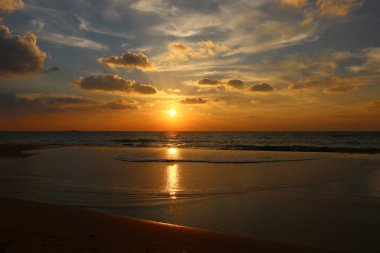 Akdeniz 'de gün batımı 