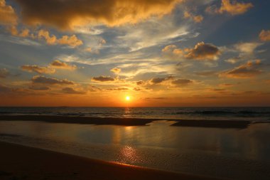 Akdeniz 'de gün batımı 