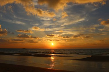 Akdeniz 'de gün batımı 