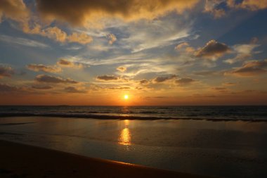 Akdeniz 'de gün batımı 