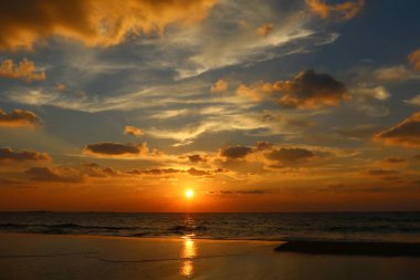 Akdeniz 'de gün batımı 