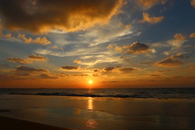 Akdeniz 'de gün batımı 