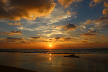 Akdeniz 'de gün batımı 