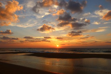 Akdeniz 'de gün batımı 