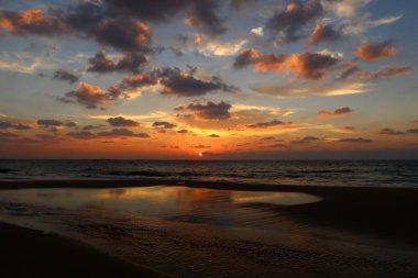 Akdeniz 'de gün batımı 