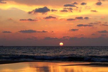 Akdeniz 'de gün batımı 