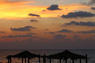 Akdeniz 'de gün batımı 