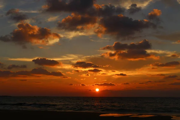 Puesta de sol en el mar Mediterráneo — Foto de Stock