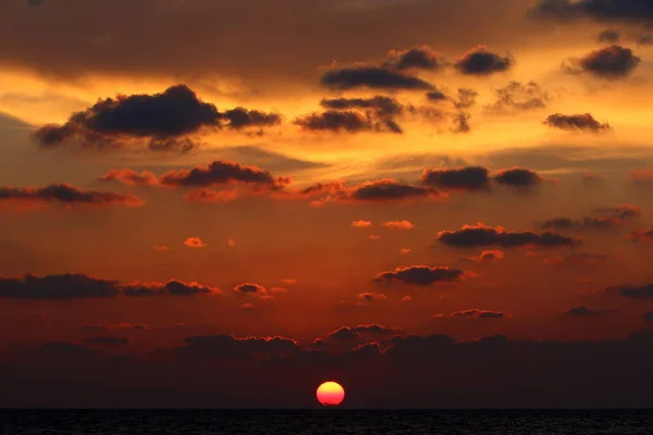 Puesta de sol en el mar Mediterráneo — Foto de Stock