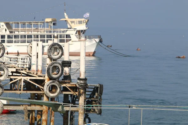 Embarcadero en la costa — Foto de Stock