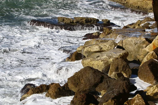 Steniga stranden av Medelhavet — Stockfoto