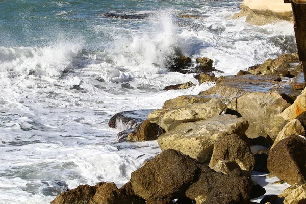 Rotsachtige kust van de Middellandse Zee — Stockfoto