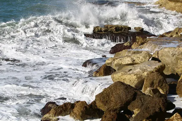 Litorale roccioso del Mediterraneo — Foto Stock