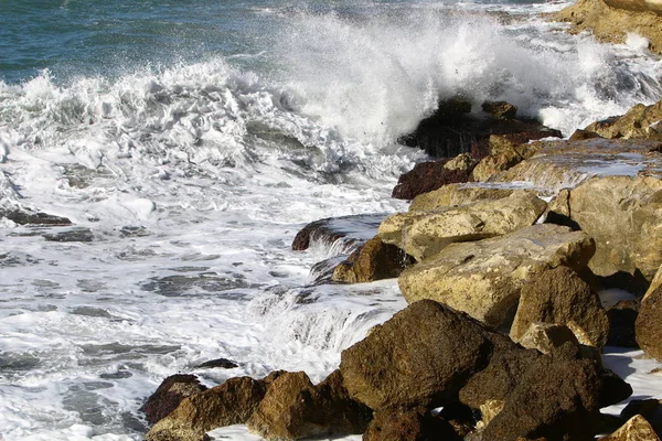 Rivage rocheux de la mer Méditerranée — Photo
