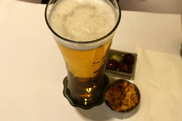 Em um copo de cerveja — Fotografia de Stock