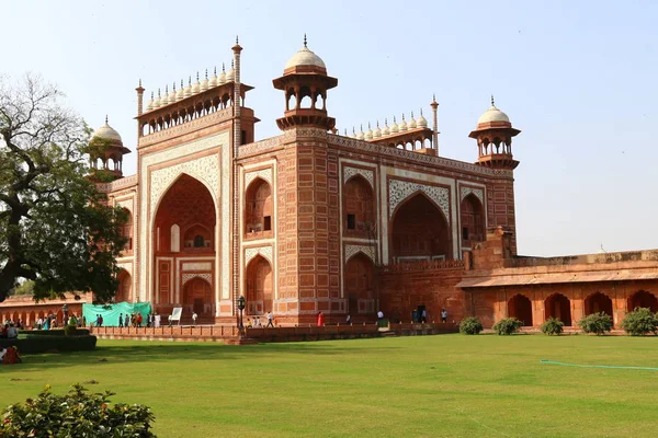 Taj Mahal - Mausoléu - Mesquita, localizada em Agra, Índia — Fotografia de Stock