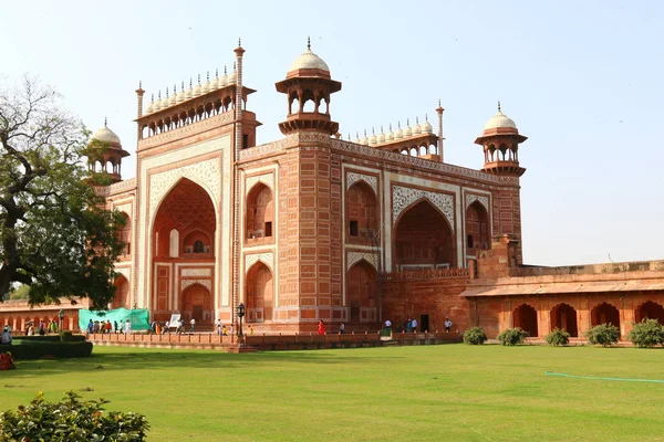 Taj Mahal - Mausoléu - Mesquita, localizada em Agra, Índia — Fotografia de Stock