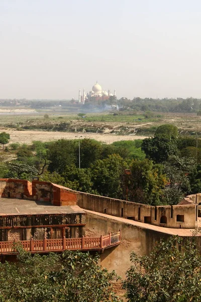 Taj Mahal - Mausoleum - moskén, som ligger i Agra, Indien — Stockfoto