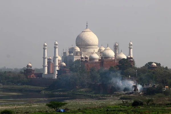 Taj Mahal - Mausoleu - Moschee, situată în Agra, India — Fotografie, imagine de stoc