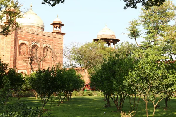 Taj Mahal - Mausoléu - Mesquita, localizada em Agra, Índia — Fotografia de Stock