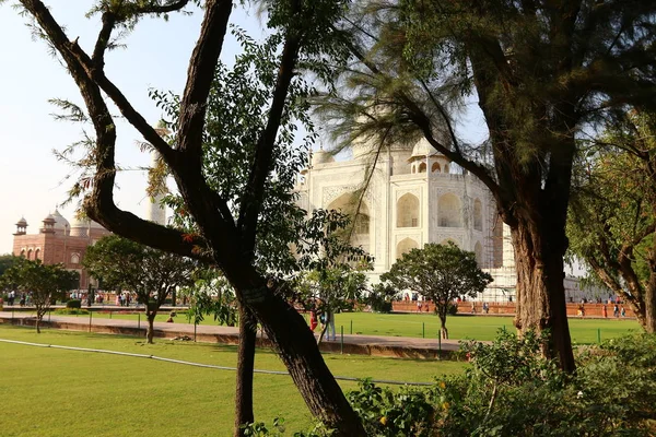 Taj Mahal - Mausoleum - moskee, gelegen in Agra, India — Stockfoto